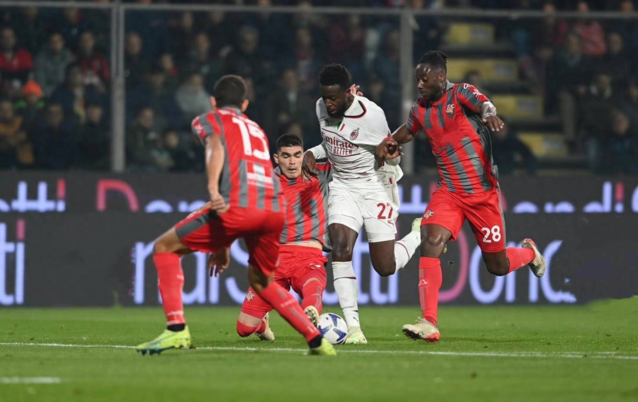 轻球员的潜 轻球员的潜