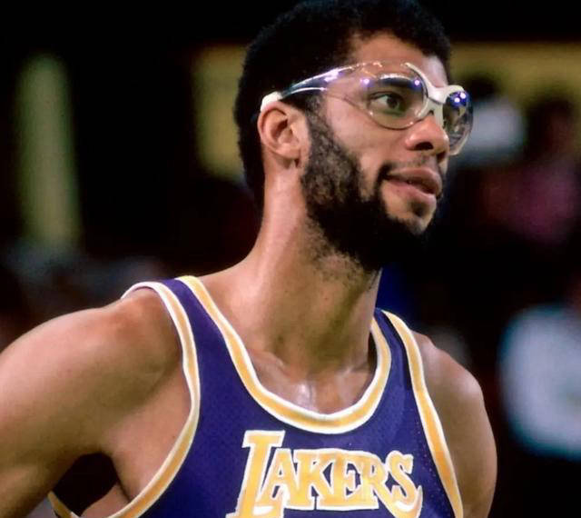 跃然纸上 跃然纸上