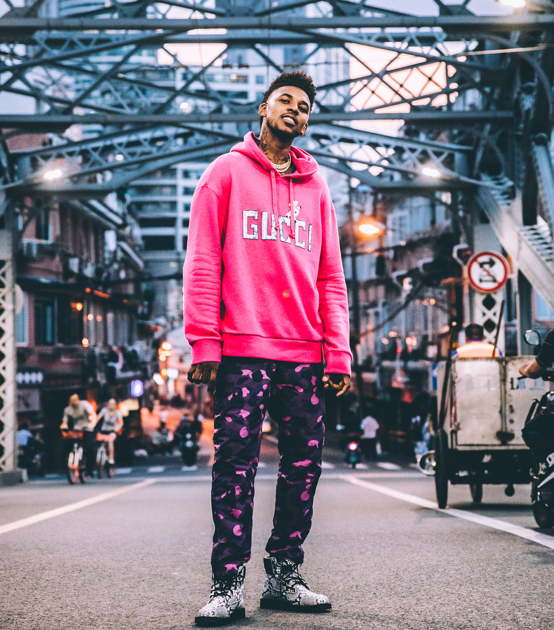 动作反而更 动作反而更